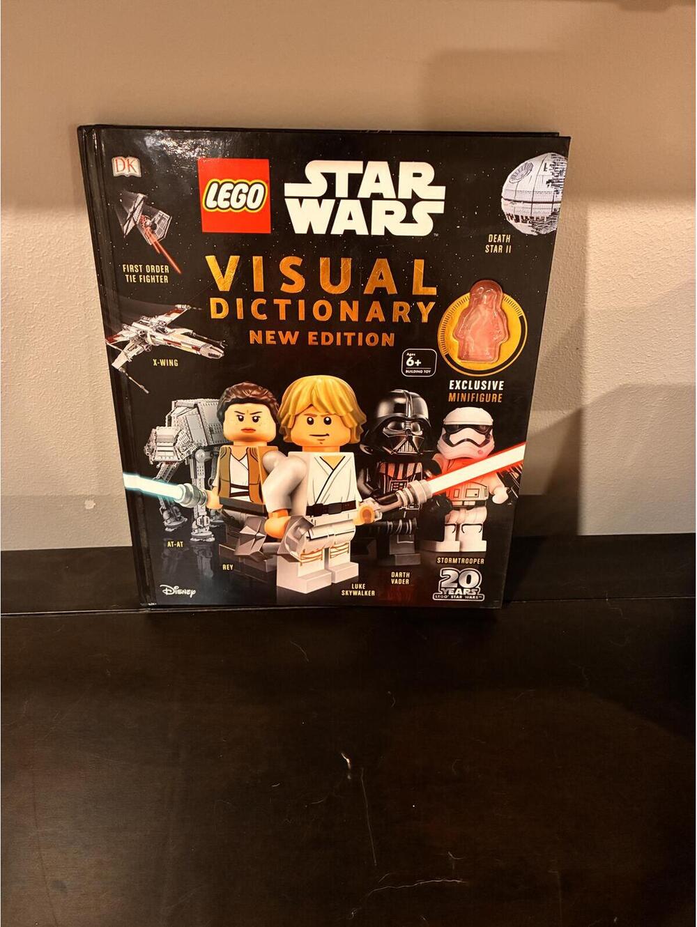 LEGO Star Wars Visual Dictionary New Edition with Exclusive Minifigure
